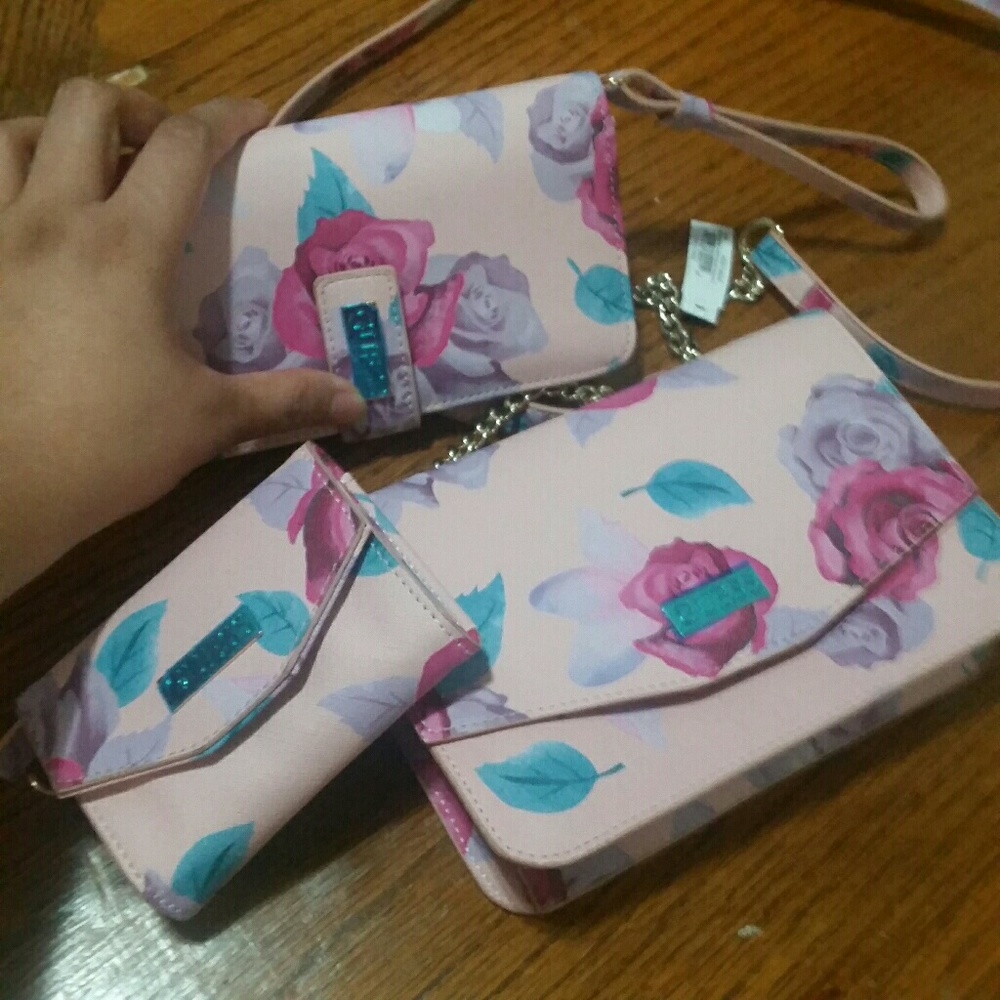 ❌SOLD! GUESS Crossbody Bag, Wristlet & Wallet Set Bundle